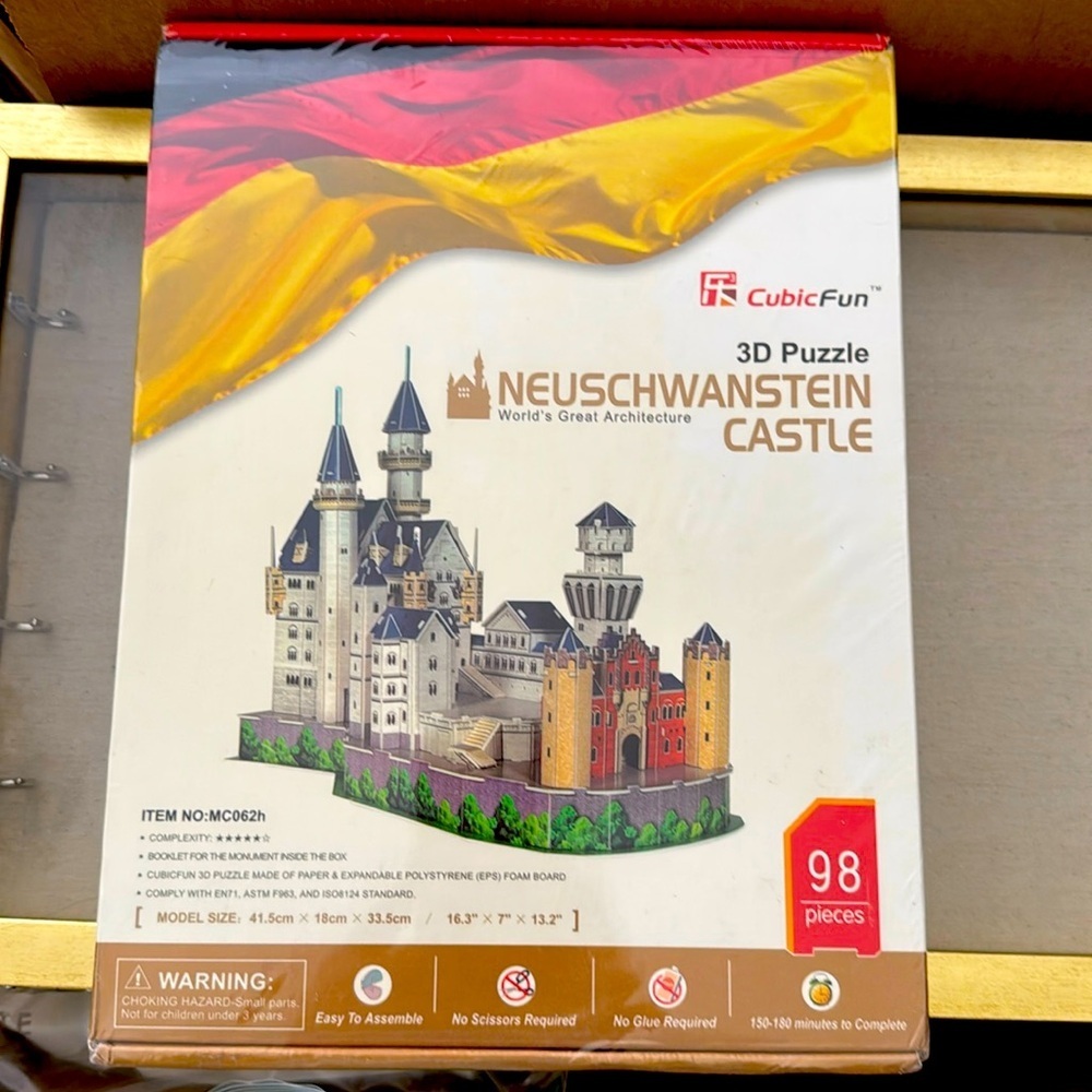 3D 98 Piece Puzzle Neuschwanstein Castle medieval Relaxing Cubic Fun Darin D5